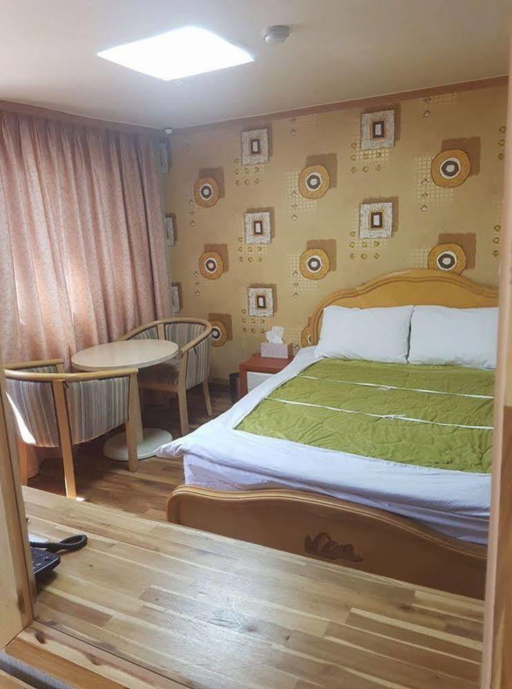Green And Blue Hotel Pyeongchang Exterior photo